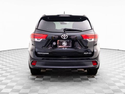 Used 2019 Toyota Highlander SE image 6