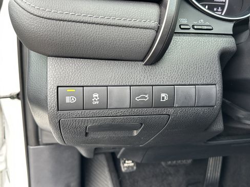 Used 2018 Toyota Camry SE image 30