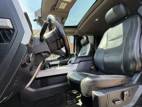 Used 2017 Ford F250 Lariat w/ Lariat Value Package AWD/4WD image 2