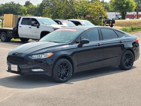 Used 2018 Ford Fusion SE w/ Equipment Group 201A FWD image 4