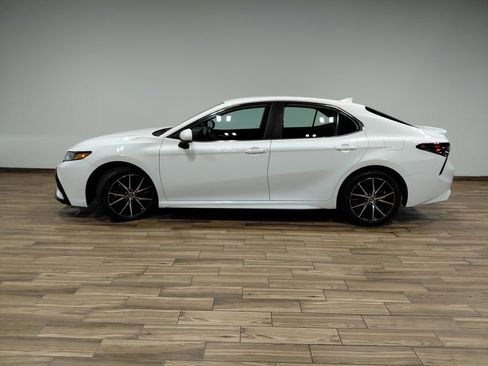 Used 2023 Toyota Camry SE image 17