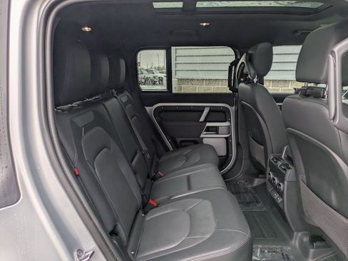 Used 2023 Land Rover Defender 130 X-Dynamic SE image 31