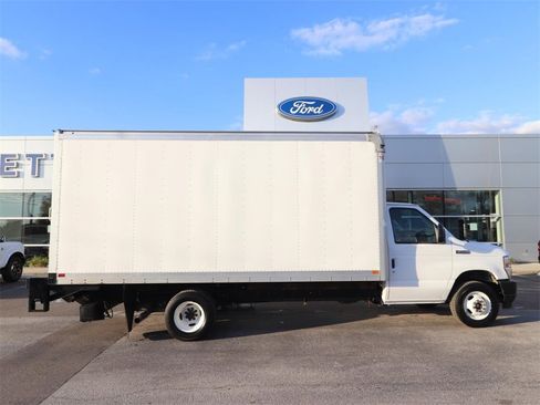 Certified 2023 Ford E-450 and Econoline 450 Super Duty w/ Power Windows & Locks Group image 17