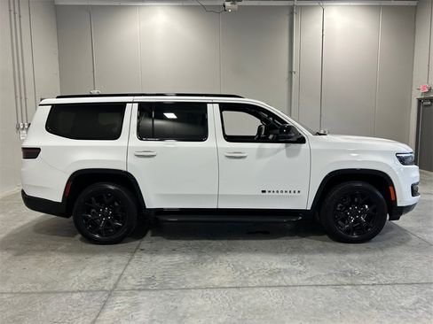 Used 2024 Jeep Wagoneer Series II image 5