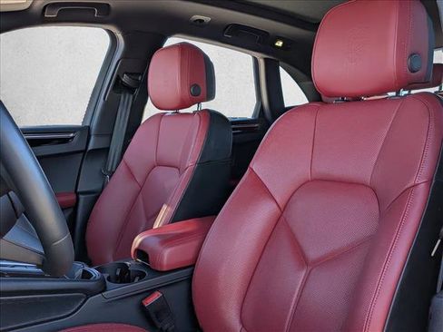 Used 2025 Porsche Macan Turbo image 5