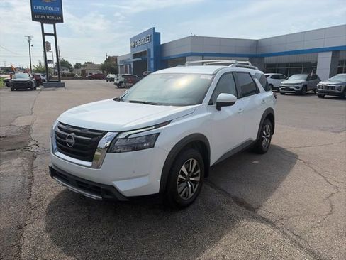 Used 2025 Nissan Pathfinder SL AWD/4WD image 2