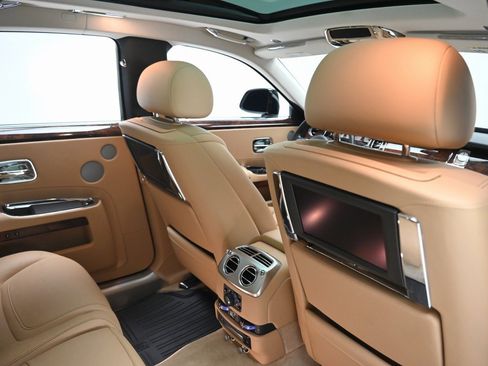 Used 2016 Rolls-Royce Ghost image 24