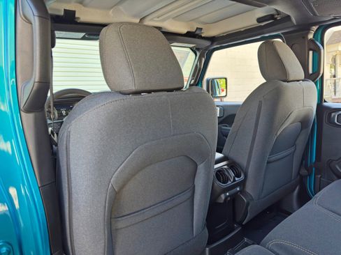 Used 2024 Jeep Wrangler Unlimited AWD/4WD image 39