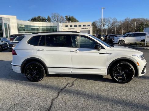 Used 2023 Volkswagen Tiguan SE R-Line image 2