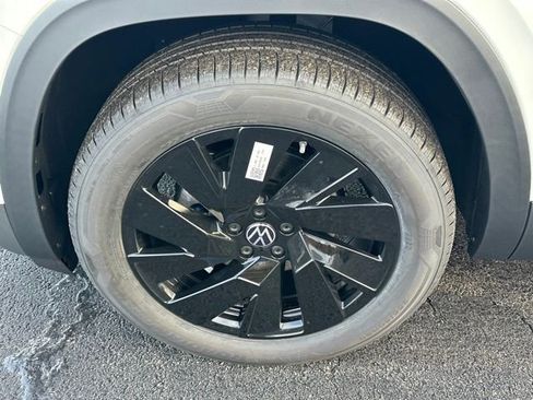 New 2026 Volkswagen Atlas Cross Sport SE AWD/4WD image 9