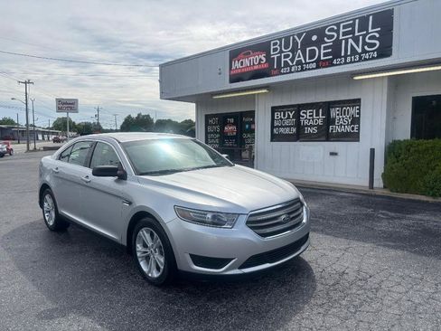 Used 2018 Ford Taurus SE FWD image 2