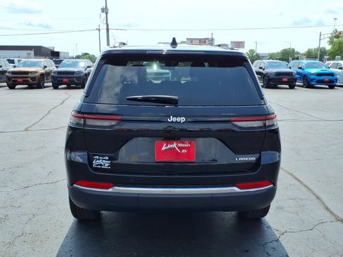 Used 2025 Jeep Grand Cherokee Laredo AWD/4WD image 5