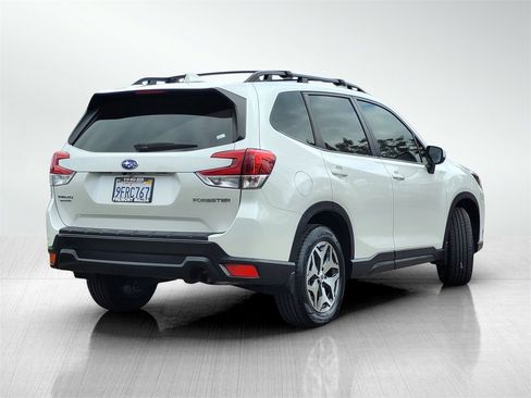 Used 2023 Subaru Forester Premium image 4