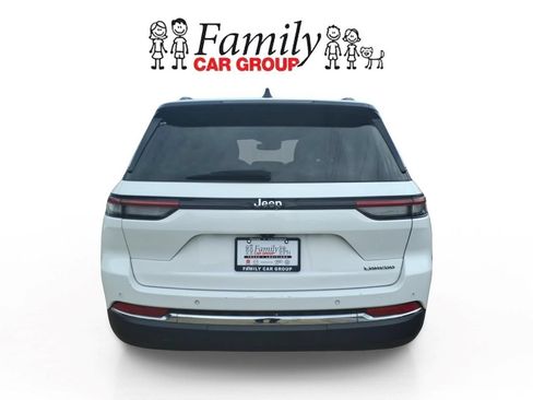 Used 2023 Jeep Grand Cherokee Laredo RWD image 4