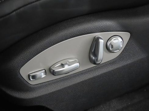 Certified 2026 Porsche Macan AWD/4WD image 41