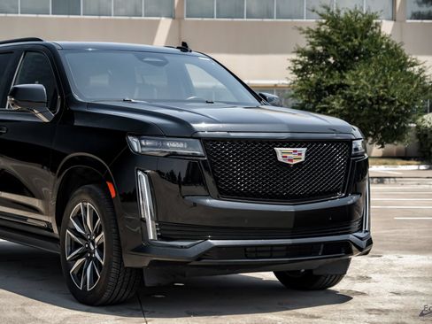 Used 2023 Cadillac Escalade Sport Platinum AWD/4WD image 26