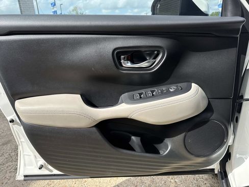 Used 2023 Honda HR-V EX-L image 18