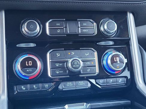 Used 2024 GMC Yukon Denali w/ Advanced Technology Package AWD/4WD image 31