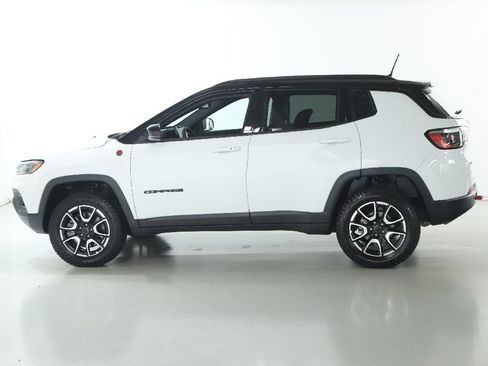 Used 2025 Jeep Compass Trailhawk AWD/4WD image 37