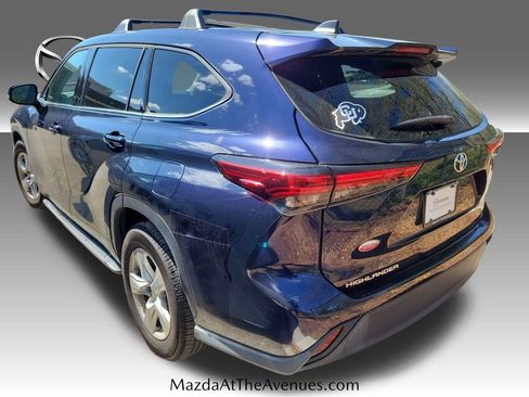 Used 2022 Toyota Highlander LE image 21