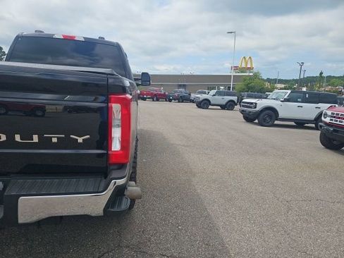 Used 2023 Ford F250 XLT AWD/4WD image 7