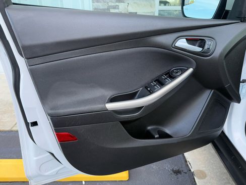 Used 2015 Ford Focus Titanium image 8
