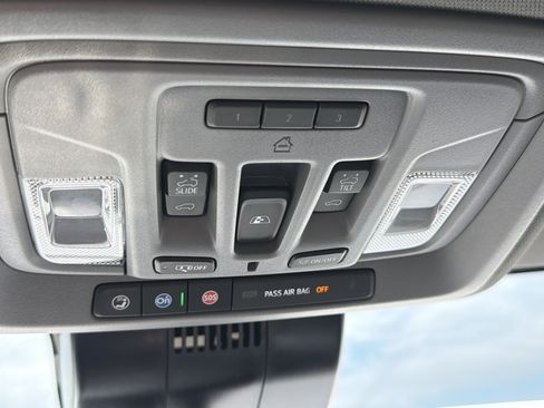 Used 2025 Chevrolet Silverado 1500 RST AWD/4WD image 40
