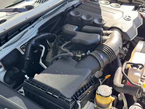 Used 2010 Toyota FJ Cruiser 4WD image 29
