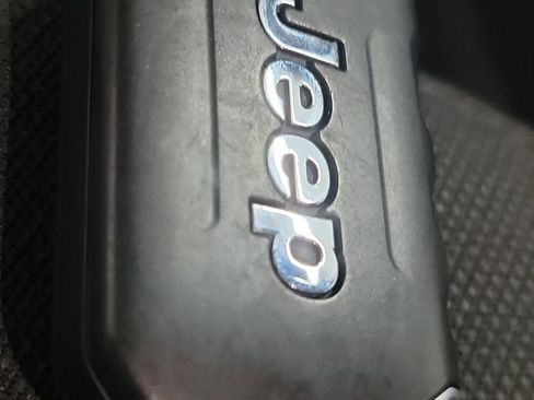 Used 2021 Jeep Gladiator Sport image 32