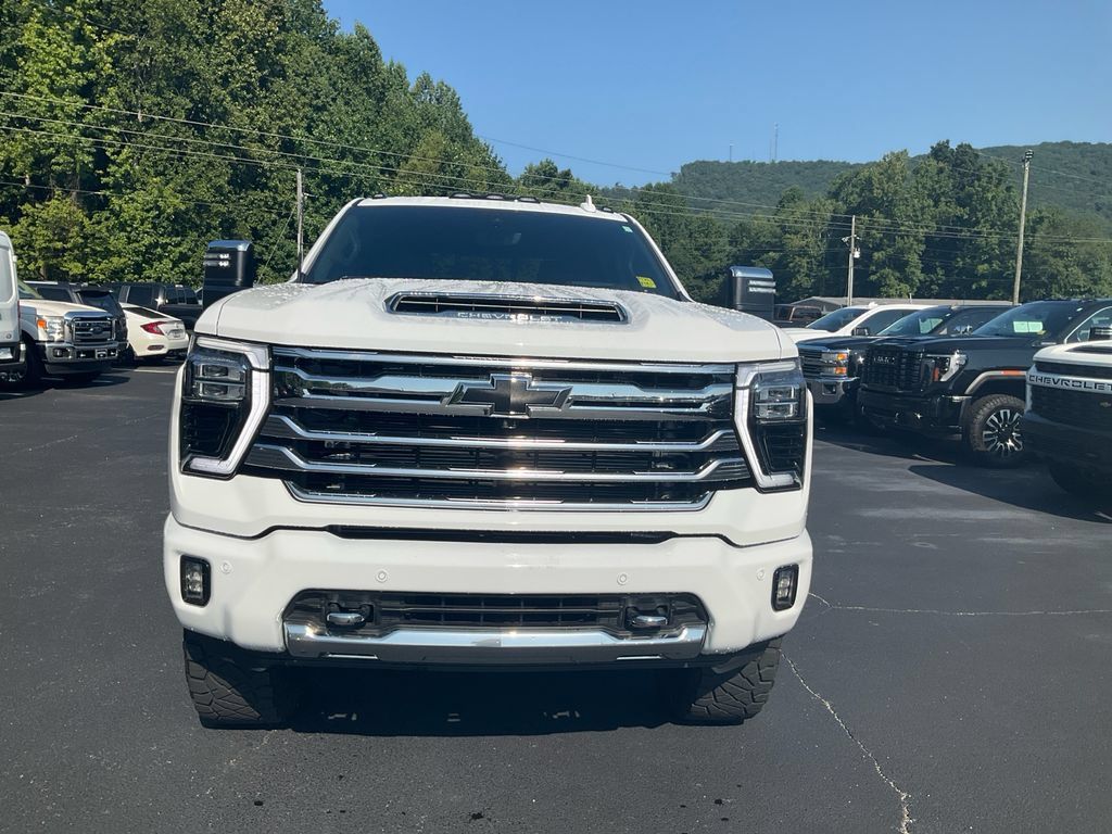 Used 2024 Chevrolet Silverado 3500 High Country w/ High Country Premium Package AWD/4WD image 2