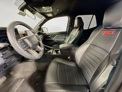Certified 2025 Toyota 4Runner TRD Off-Road AWD/4WD image 21