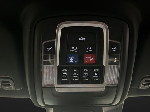 Used 2022 RAM 1500 Laramie AWD/4WD image 32