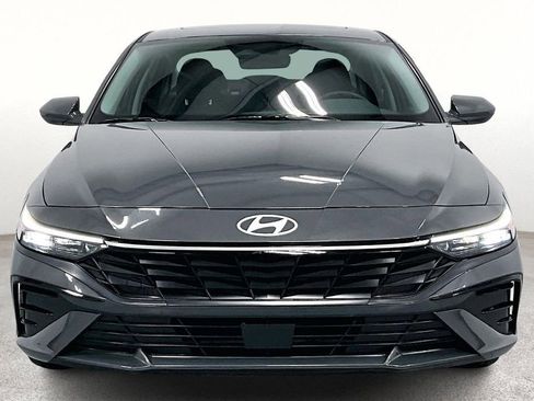 Certified 2025 Hyundai Elantra SEL FWD image 4