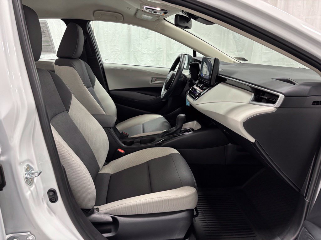 Used 2025 Toyota Corolla LE FWD image 58