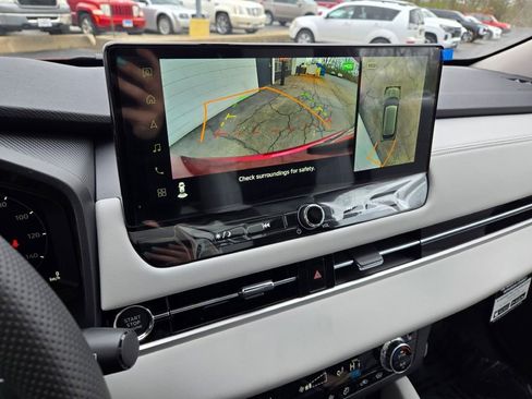 New 2025 Mitsubishi Outlander SE image 28