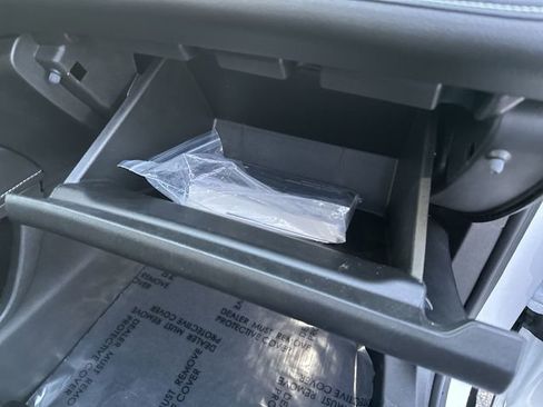 Used 2023 GMC Acadia SLE w/ Driver Convenience Package image 32