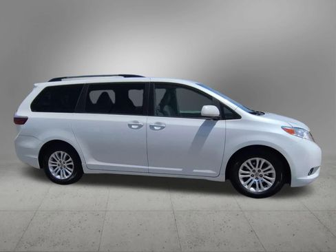 Used 2015 Toyota Sienna XLE FWD image 7
