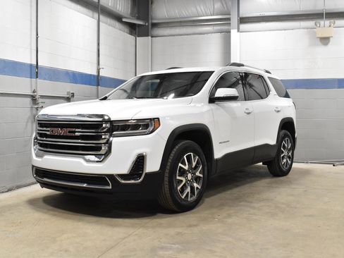 Used 2023 GMC Acadia SLE w/ Driver Convenience Package image 2