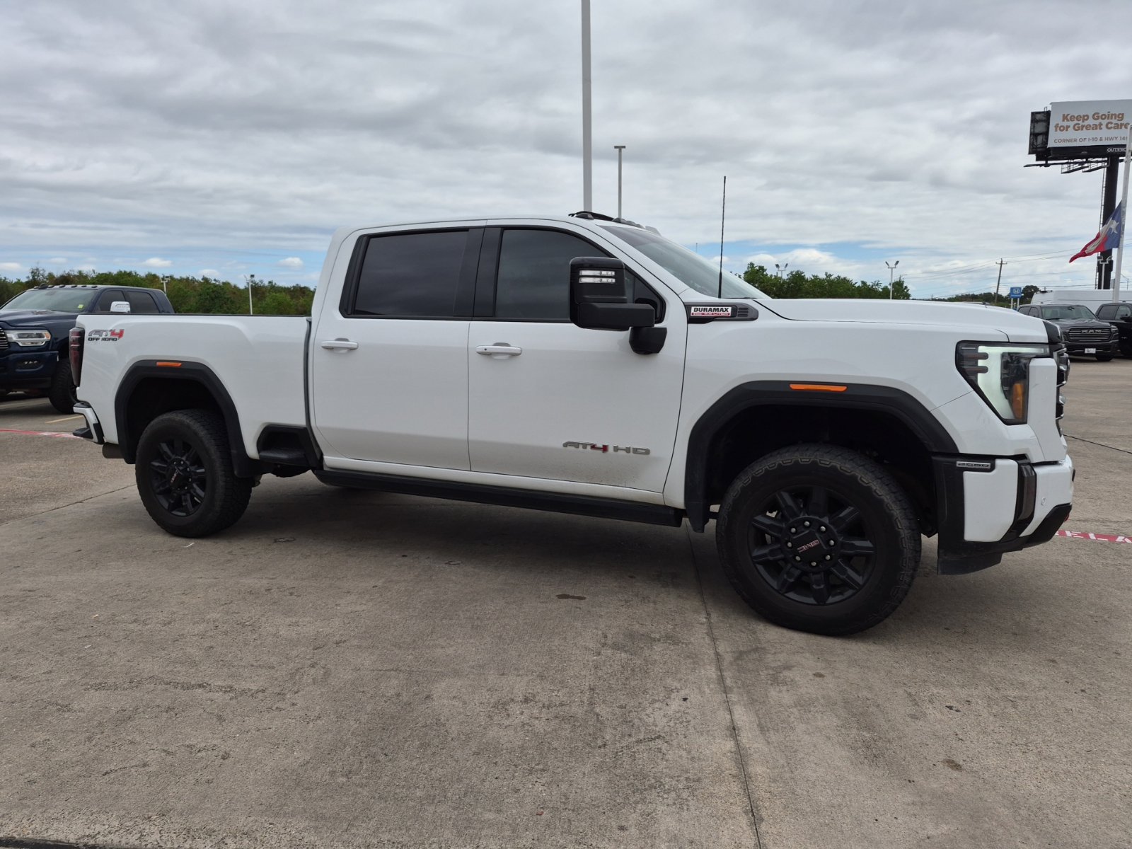 Used 2024 GMC Sierra 2500 AT4 w/ AT4 Premium Plus Package AWD/4WD image 4