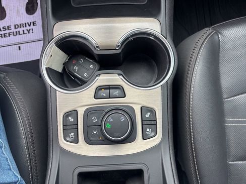 Used 2024 GMC Terrain Denali w/ Denali Premium Package image 28