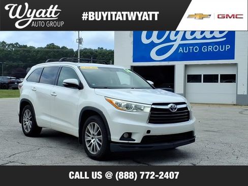 Used 2014 Toyota Highlander XLE AWD/4WD image 1