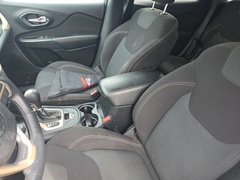 Used 2016 Jeep Cherokee Latitude w/ Cold Weather Group image 13