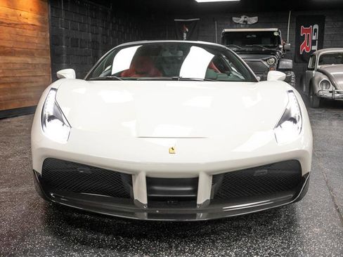 Used 2018 Ferrari 488 GTB image 3
