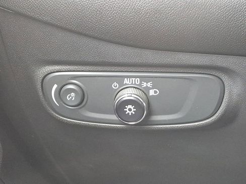 Certified 2023 Chevrolet Equinox LS FWD image 23