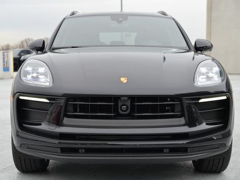 Certified 2026 Porsche Macan AWD/4WD image 10