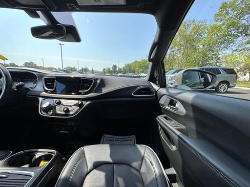 Used 2020 Chrysler Pacifica Limited w/ Advanced Safetytec Group FWD image 28