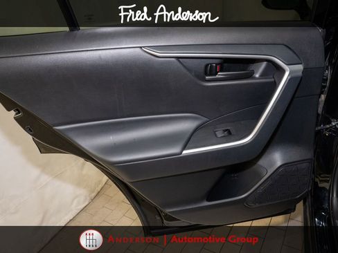 Used 2025 Toyota RAV4 LE AWD/4WD image 8