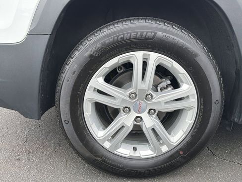 Used 2024 GMC Terrain SLE image 17