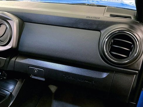 Used 2020 Toyota Tacoma TRD Off-Road image 15