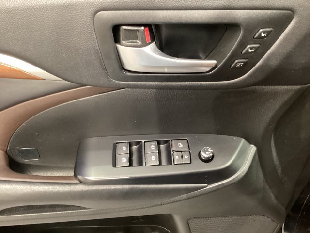 Used 2018 Toyota Highlander Limited Platinum AWD/4WD image 29